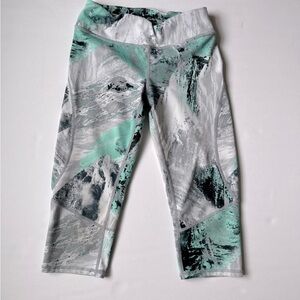 Zella Girl aqua green, white & black pattern Capri leggings size M (8-10)